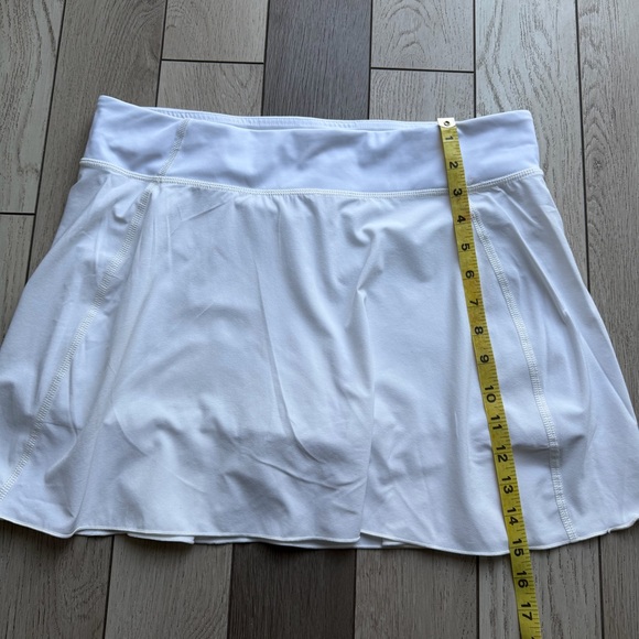 Aritzia TNA White Mini Skirt - Picture 7 of 8
